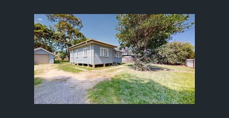 AVAILABLE NOW!!! Ideal Location with 1/4 Acre Block - Photo 4