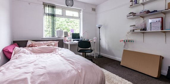 3 Bed Semi-Detached House, Beeston Road, NG7 - Photo 2