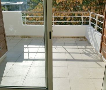Location Appartement 3 pièces 55m² ST DENIS 97400 - Photo 5