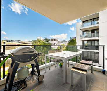 Style, Space and an Unbeatable Location - Photo 3