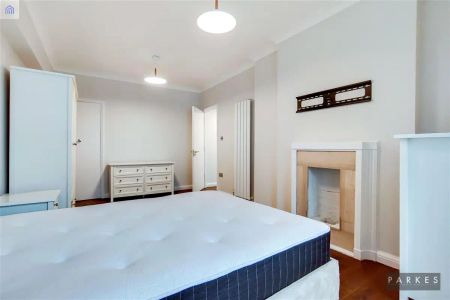 3 bedroom flat in Gloucester Place - Photo 5