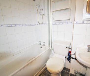 4 bedroom terraced house to rent - Photo 2