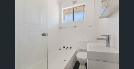 Renovated Two Bedroom Home In Ultra Convenient Location - Photo 4