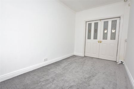 18, Lincroft Crescent, Leeds, West Yorkshire, LS13 2JN - Photo 3