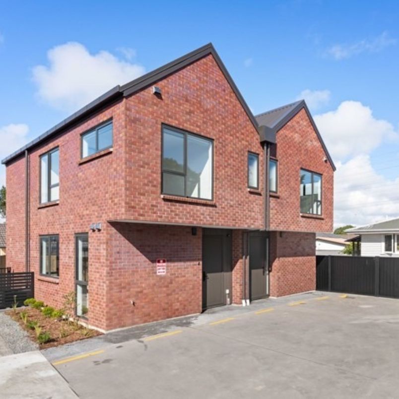 Brand New Townhouse Living in the Heart of Pakuranga - Photo 1