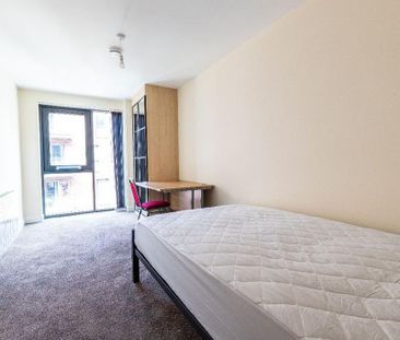 3 bedroom flat to rent - Photo 4