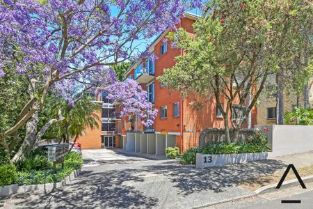 Top floor one bedroom apartment with glimpse of water views - Photo 4