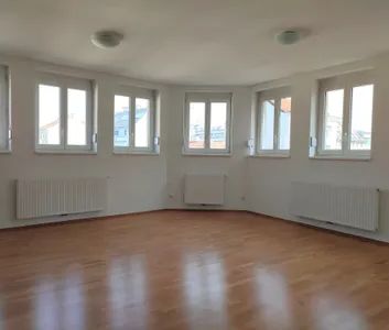 Dachterrassenwohnung: großzügig heller Wohn- / Küchenbereich (Eckwohnung, klimatisiert) - Foto 3