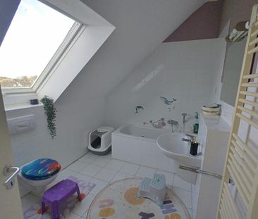 Helle großzügige Dachgeschosswohnung in Niederpleis-Schmerbroich - Photo 1