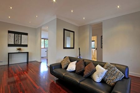 LIFESTYLE & LOCATION! - Photo 3