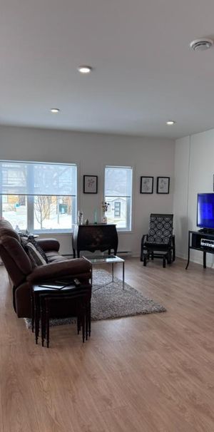 **Disponible Avril 2026** 2 chambres à coucher 2 salle de bain Appartement 4 1/2 spacieux - Photo 1