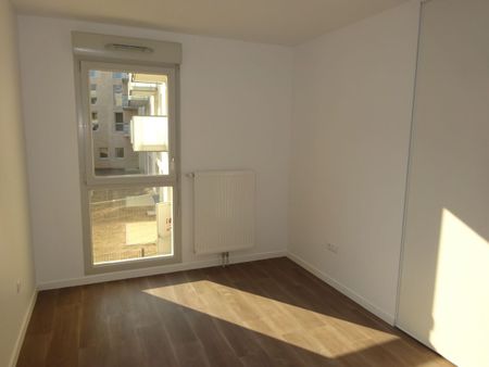 Location appartement T4 90.69m² à Reims (51100) Loyer CC * : 961.71 € Réf : ER.30642 - Photo 4