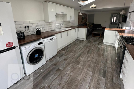 1 bedroom in a house share to rent - Photo 5
