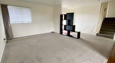 Free Standing 3 bedroom, Power & Water Included! - Photo 5