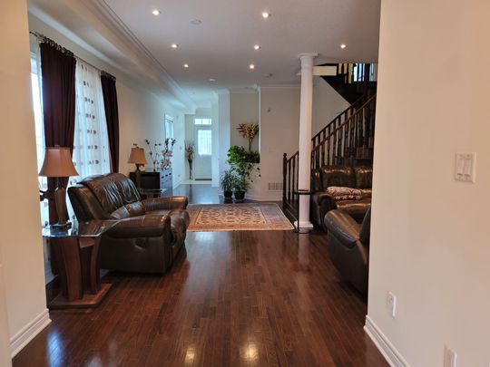 For Lease - 38 Brahm Court, Vaughan, Ontario - Photo 1