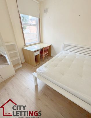 8 Bedroom Semi-Detached House - Photo 1