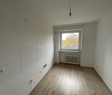 3-Zi.-Wohnung im 4. Obergeschoss mit Aufzug, Balkon und Badewanne i... - Foto 5