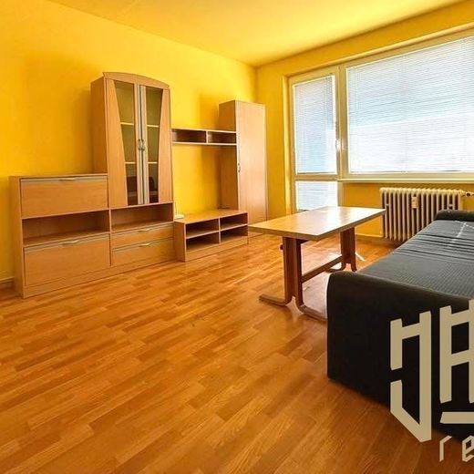 PRENÁJOM 1-IZBOVÉHO BYTU NA STREDE: MESTSKÉ BÝVANIE S DVOMA BALKÓNMI – VOĽNÉ IHNEĎ - Photo 1