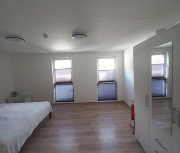 Wohnung mit Terrasse , Teilmöbliert - Foto 1