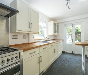 3 bedroom end of terrace house to rent - Photo 4