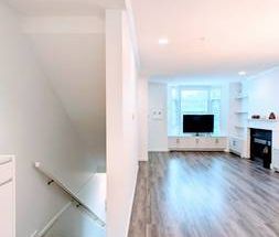 Elegant 4-Bedroom Townhouse for Rent in Prime Oakridge, Vancouver! - Photo 3