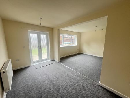 4 bedroom terraced house to rent - Photo 2