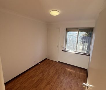 Peaceful Room in a Renovated Home - Prime Location! - Photo 6
