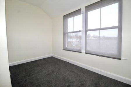 2 Bedroom Flat - Above Shop To Let - Photo 5
