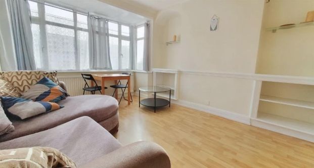 Dudley Gardens, Harrow, HA2 - Photo 1