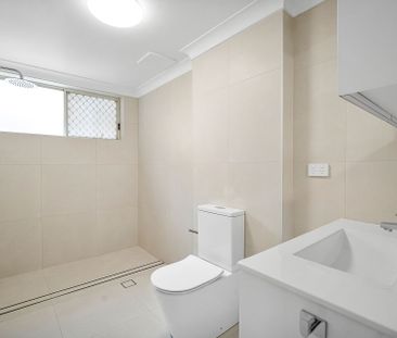 Newly Renovated Two-Bedroom Apartment in Prime Coastal Location - Photo 5