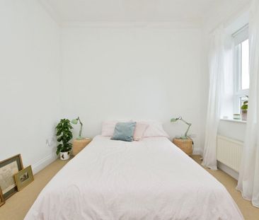 High street - Photo 2