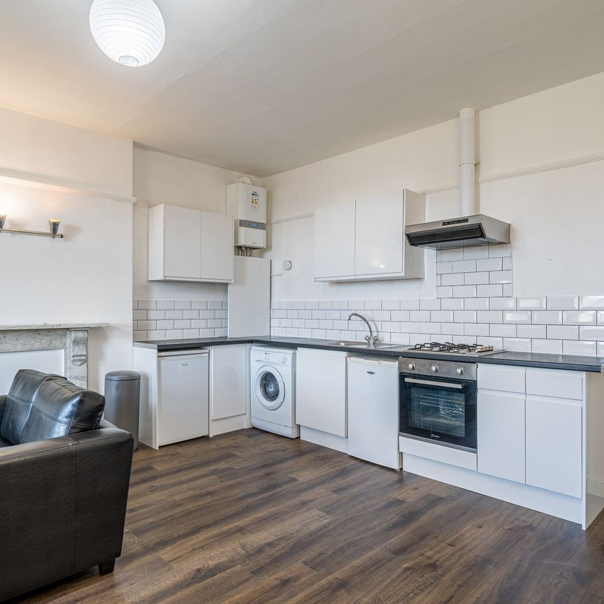 Flat 5, 16 Clarendon Road, LS2 9NN, Leeds - Photo 1