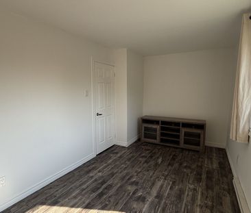 For Lease - 512 MOSLEY Street Unit# UNIT A, Wasaga Beach, Ontario - Photo 2
