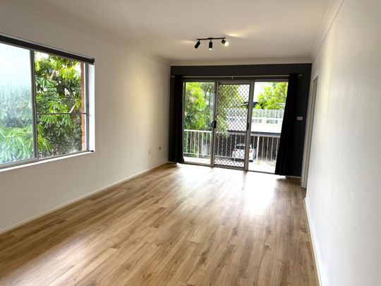 Two bedroom Shoal Bay apartment - Photo 1