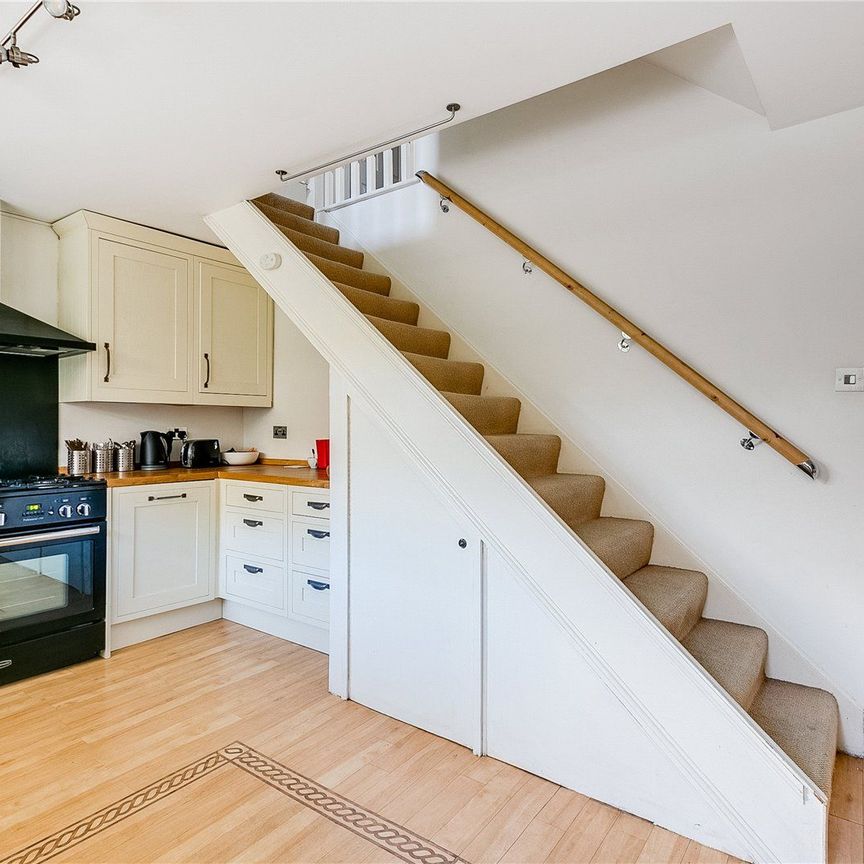 Harriet House, Moore Park Estate, SW6 - Photo 1