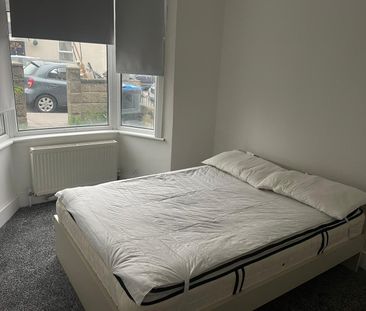 Room in a Shared House, The Drive, CR7 - Photo 4