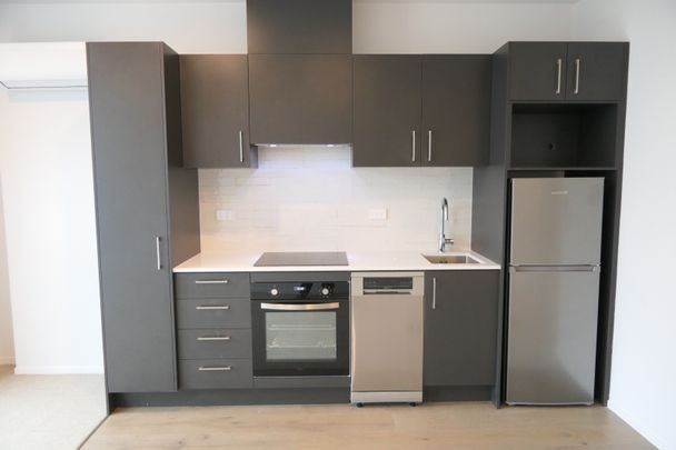 Top Floor - Amazing Views - Utilities Included! - Photo 1