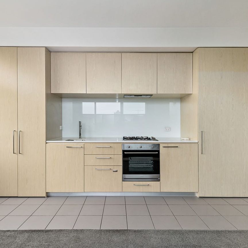 Stylish & Modern Apartment on the Edge of the City - Photo 1