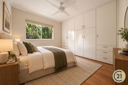 Prime Kingsford Location | Upgraded Townhouse Walk to Unsw, Light Rail & Dining - Photo 2