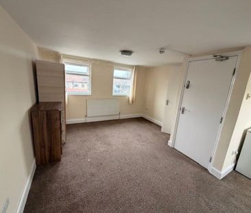 Room in a Shared House, Loxford Lane, IG1 - Photo 4