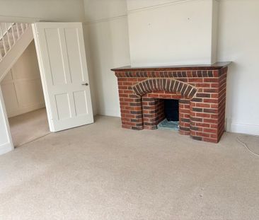 4 bedroom Semi Detached Four Bedroom House to rent - Photo 5