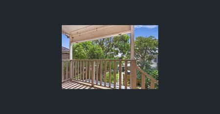 Top Floor Bright and Spacious Two Bedroom Apartment - Photo 4