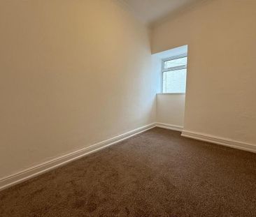 3 bedroom end of terrace house to rent - Photo 2