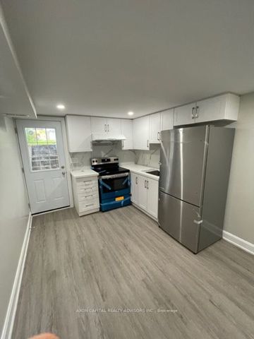 Townhouse For Lease | C8008876 - Photo 5