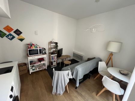 Location Appartement 2 pièces 35m² MARSEILLE 1er - Photo 3