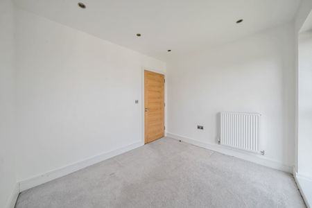 3 bedroom apartment to rent - Photo 4