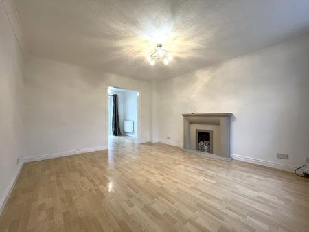 4 bedroom detached house to rent - Photo 2