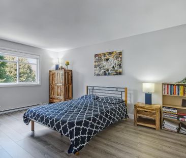 DISPO MAINTENANT: beau 5½, 2 stationnements, rangement et clim - Photo 2