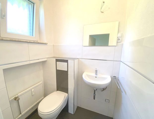 Irrel: Dreizimmerwohnung mit großer Terrasse, Garten, Stellplatz und nur 3 km bis Luxemburg - Photo 1