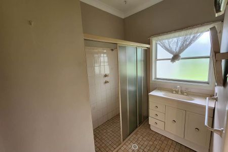 Centrally Located - Photo 4